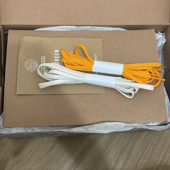 Super Earth Adidas - Picture 2 of 6